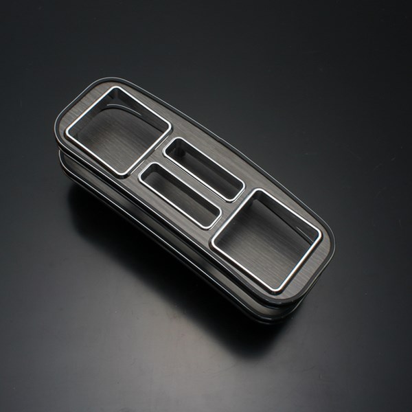 ダークブラウン