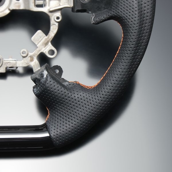 High grade wood & leather steering