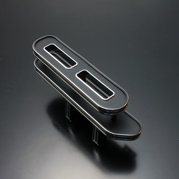 （右 / 運転席側）ブラックレザー